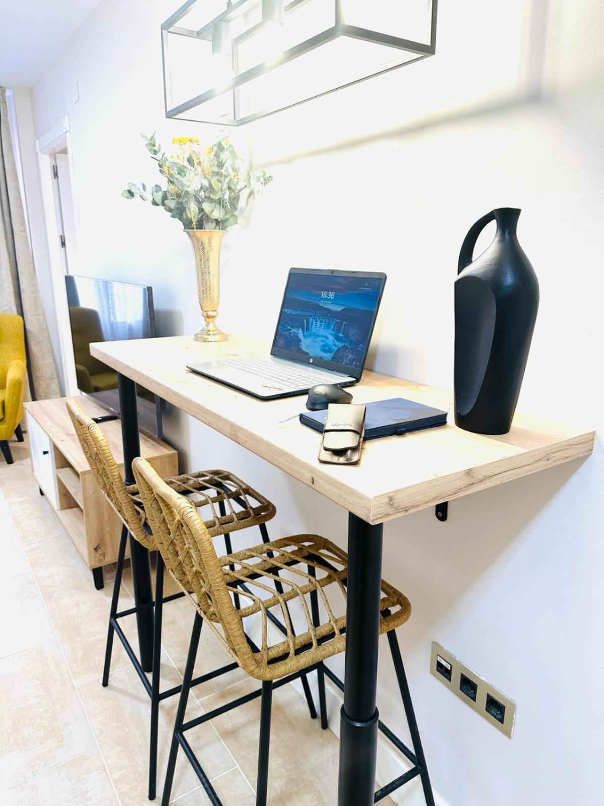 Apartamentos Puente Romano Suites Мерида Екстериор снимка