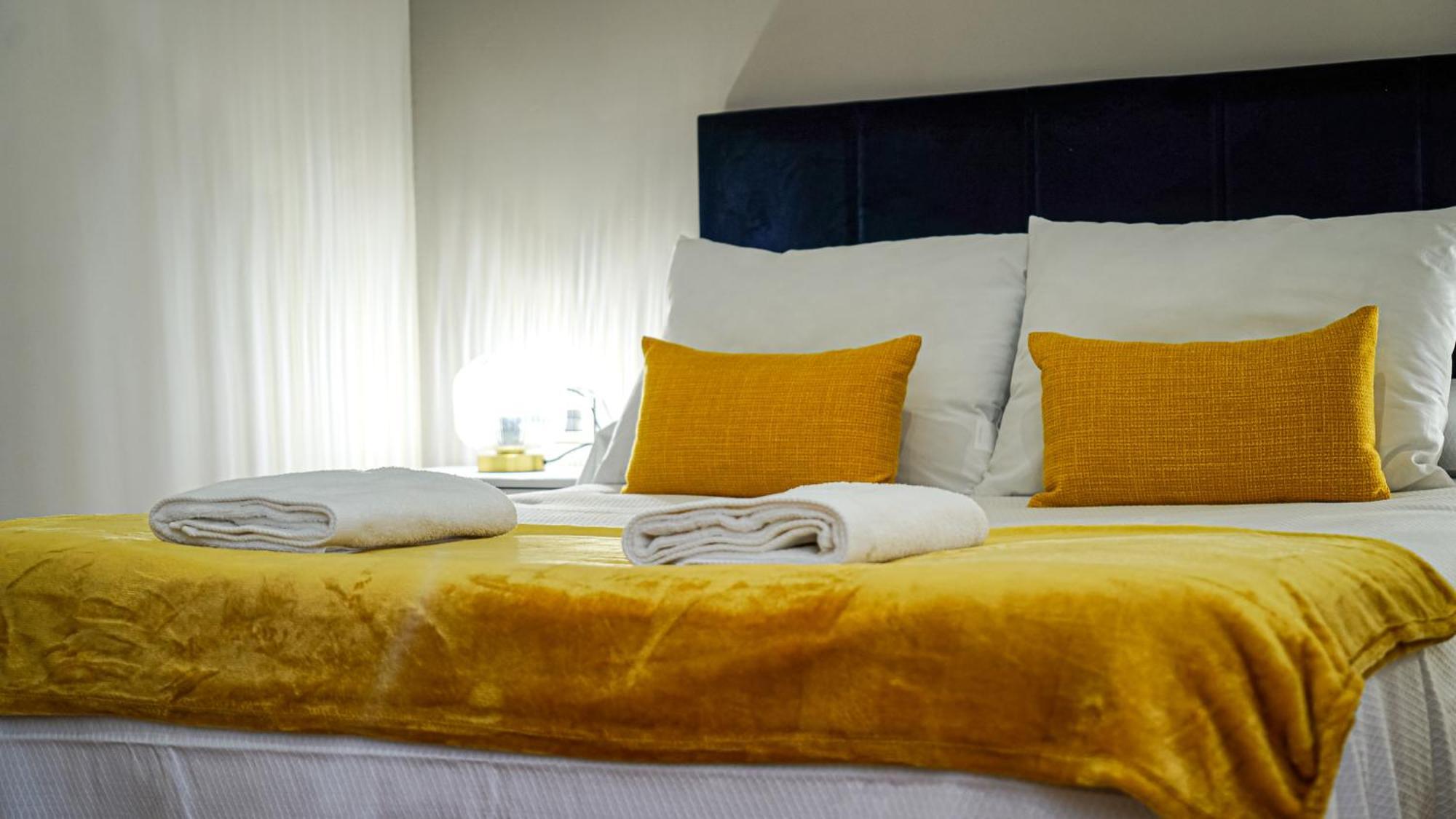 Apartamentos Puente Romano Suites Мерида Екстериор снимка