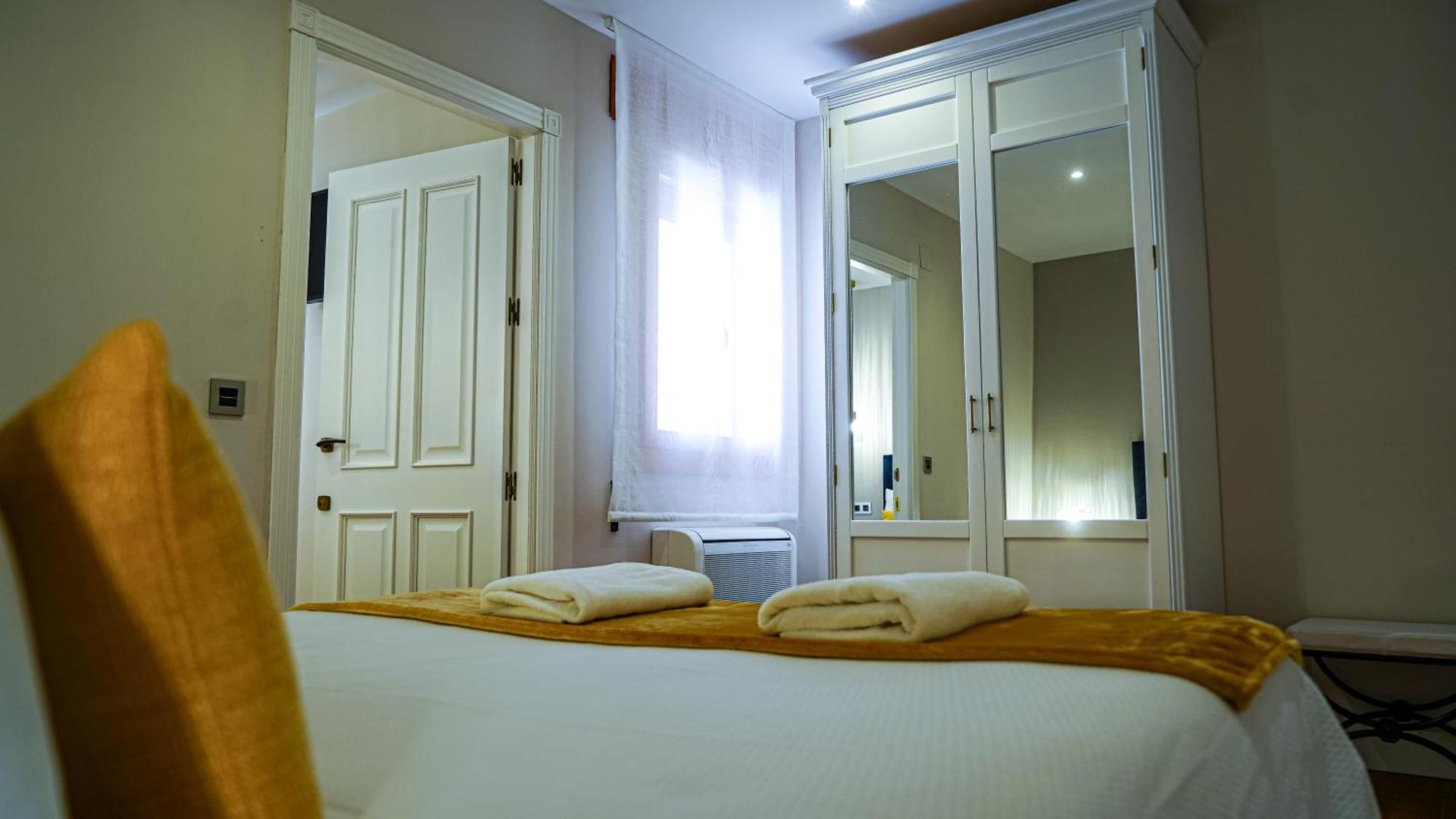 Apartamentos Puente Romano Suites Мерида Екстериор снимка