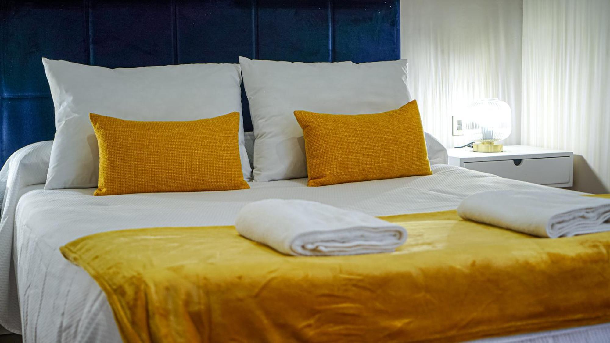Apartamentos Puente Romano Suites Мерида Екстериор снимка