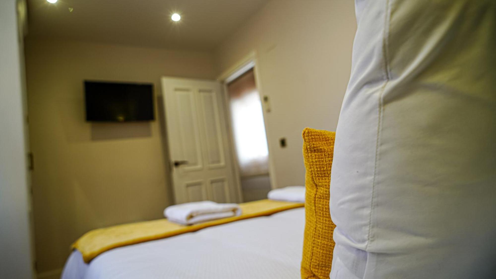 Apartamentos Puente Romano Suites Мерида Екстериор снимка