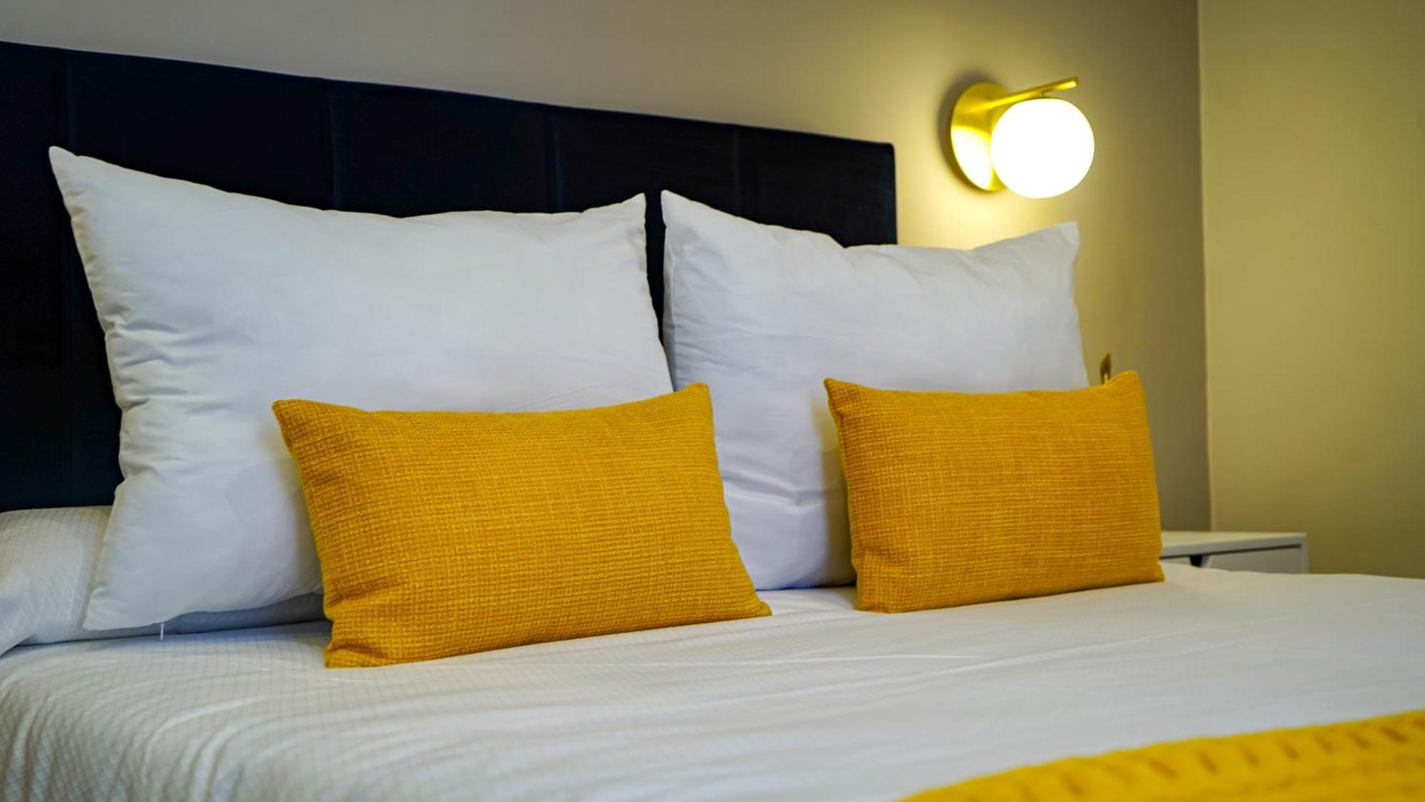 Apartamentos Puente Romano Suites Мерида Екстериор снимка