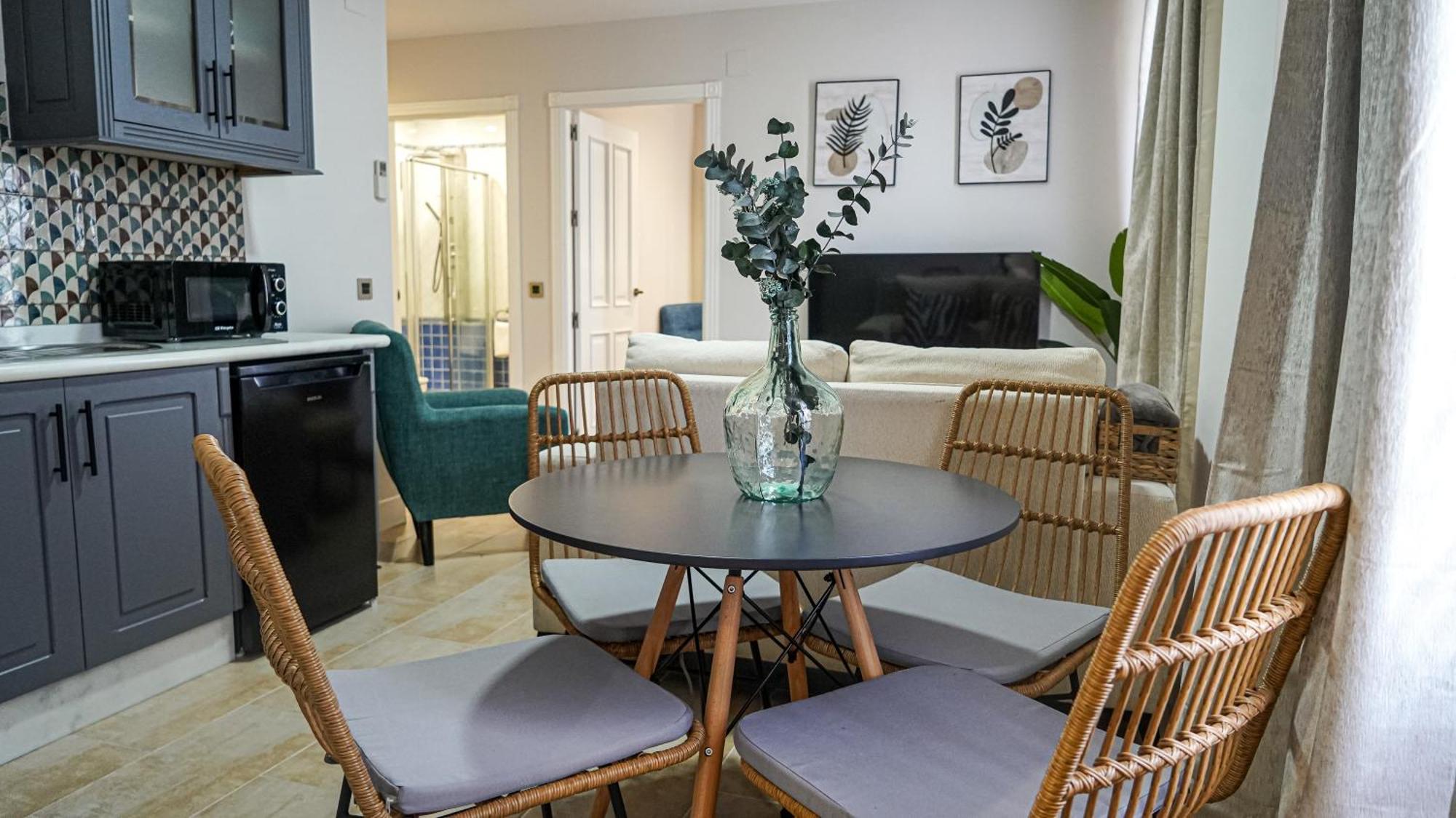 Apartamentos Puente Romano Suites Мерида Екстериор снимка