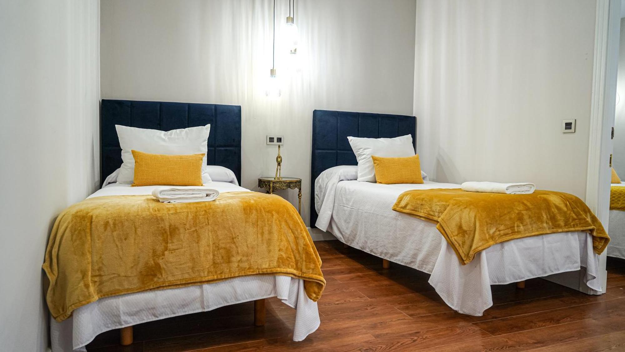 Apartamentos Puente Romano Suites Мерида Екстериор снимка