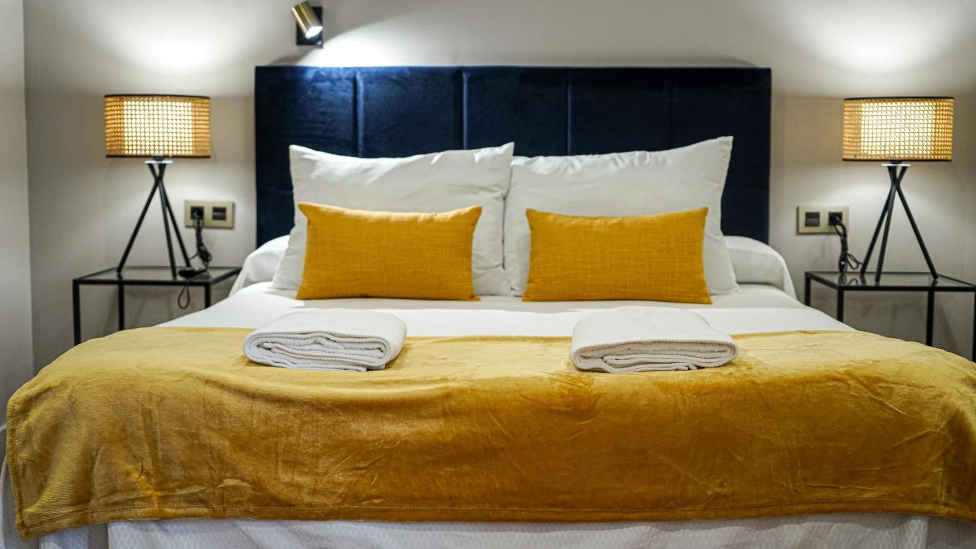 Apartamentos Puente Romano Suites Мерида Екстериор снимка