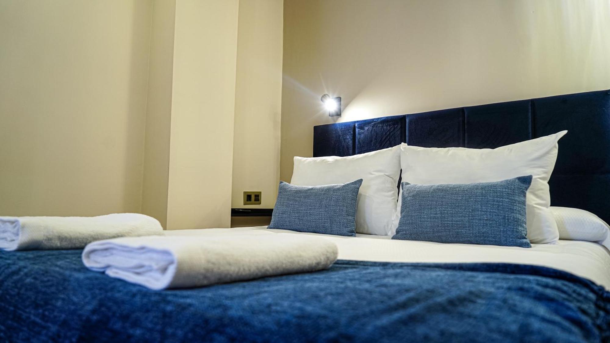 Apartamentos Puente Romano Suites Мерида Екстериор снимка