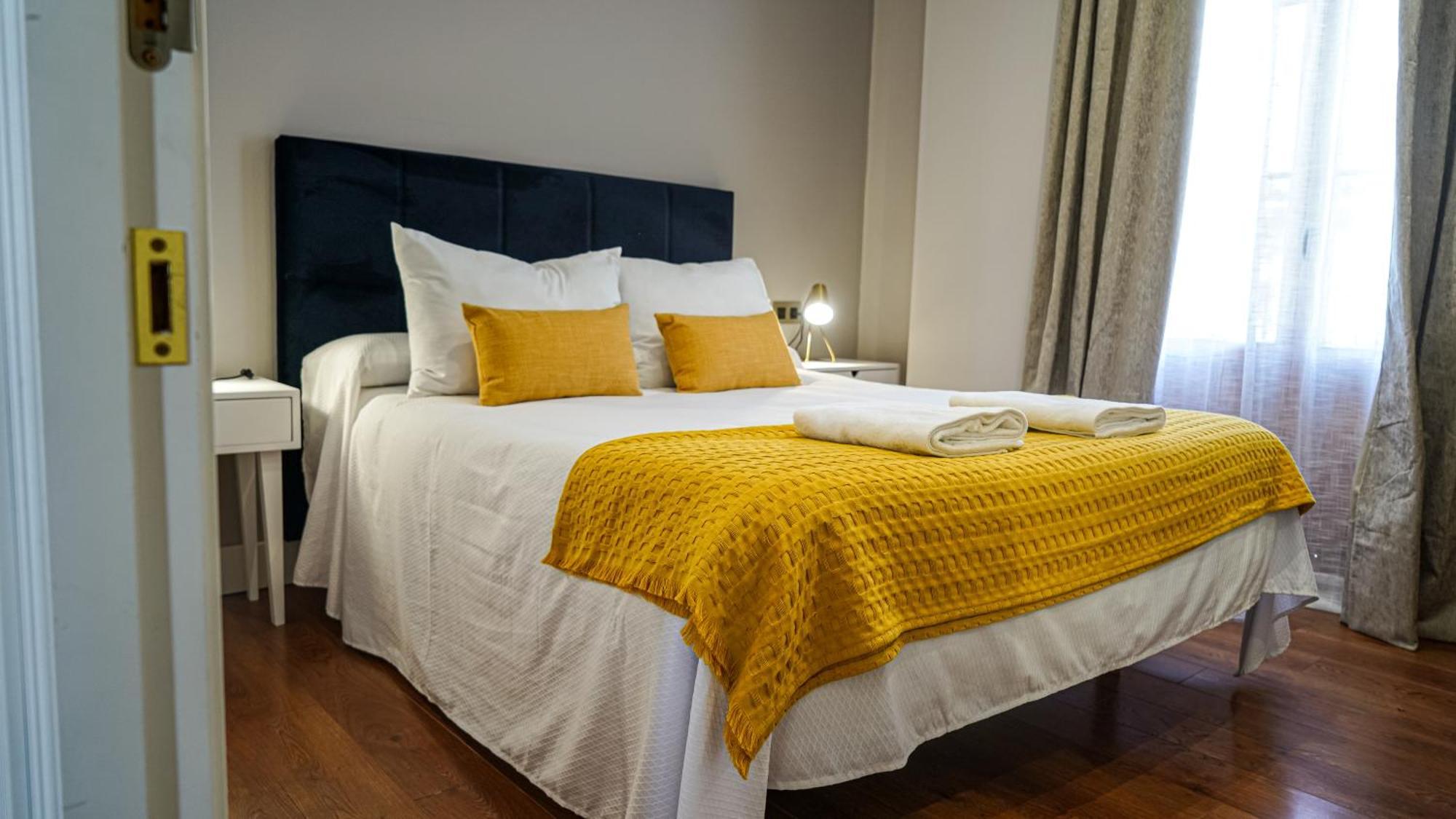 Apartamentos Puente Romano Suites Мерида Екстериор снимка