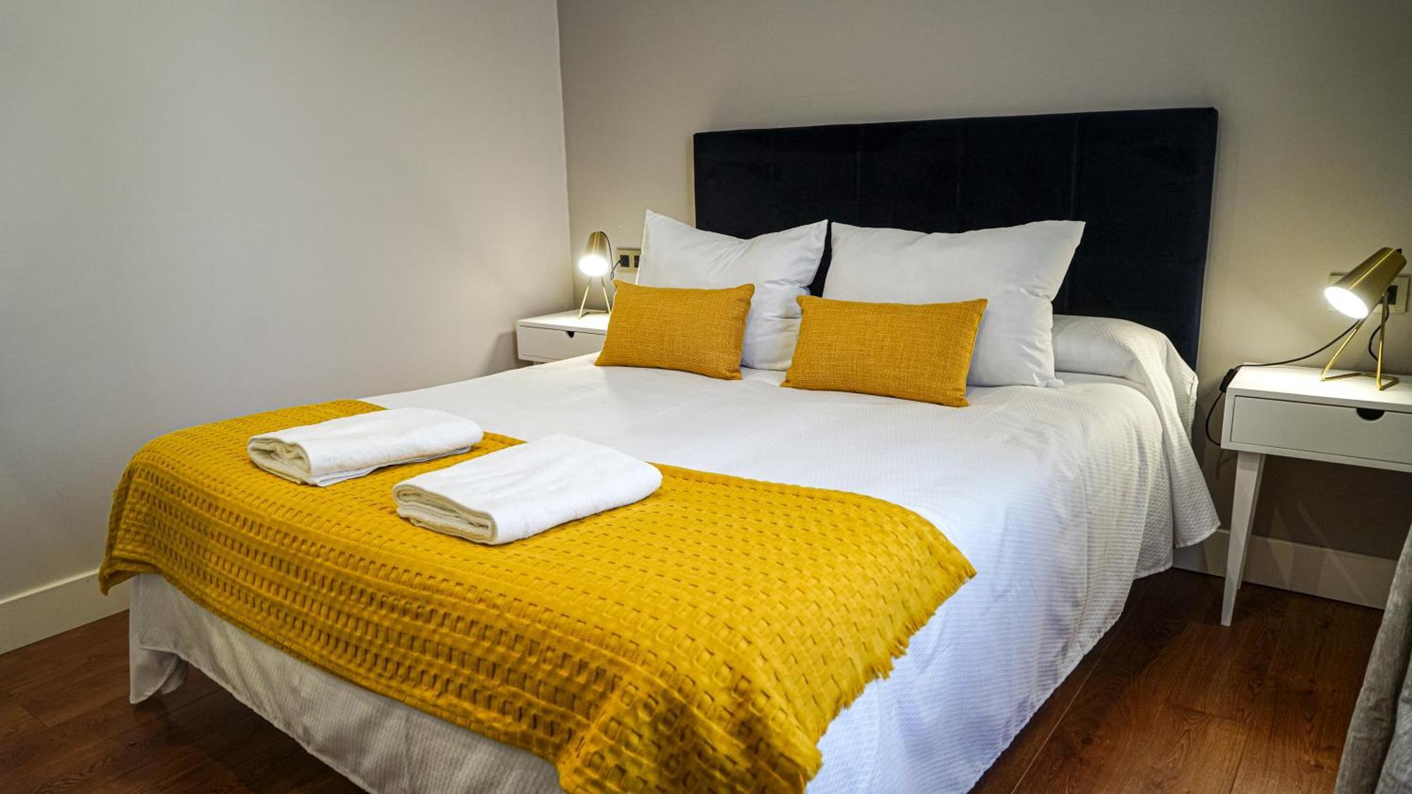 Apartamentos Puente Romano Suites Мерида Екстериор снимка