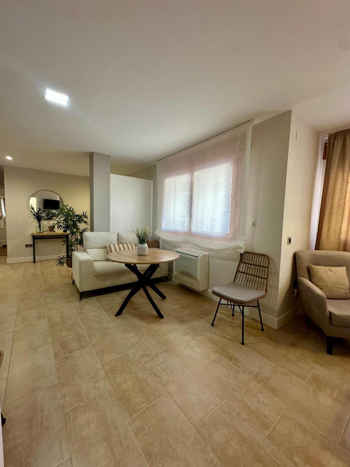 Apartamentos Puente Romano Suites Мерида Екстериор снимка